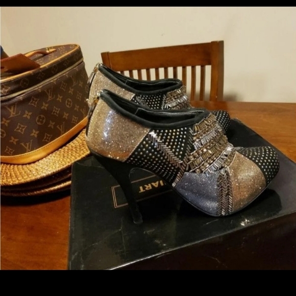 Colin Stuart - Picture 9 of 10